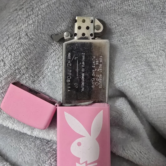 Playboy Bunny 🐰 Pink RARE Y2K-Vintage Zippo Lighter - Picture 8 of 8